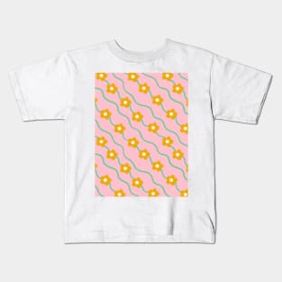 Wavy ditsy floral pattern in pink and mustard yellow Kids T-Shirt